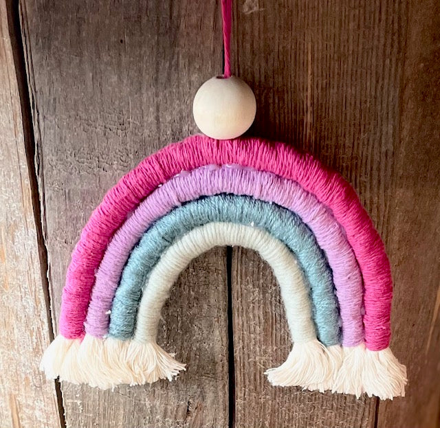 Knots For You - Macramé rainbows