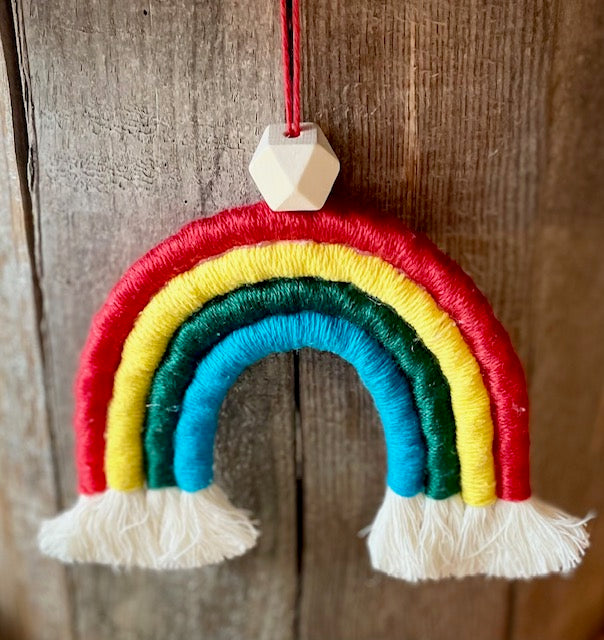 Knots For You - Macramé rainbows