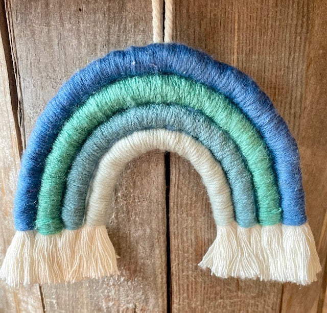 Knots For You - Macramé rainbows
