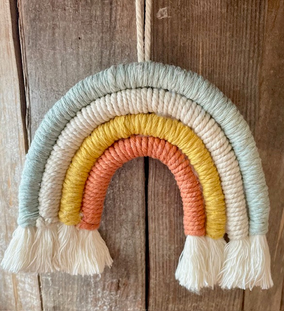 Knots For You - Macramé rainbows
