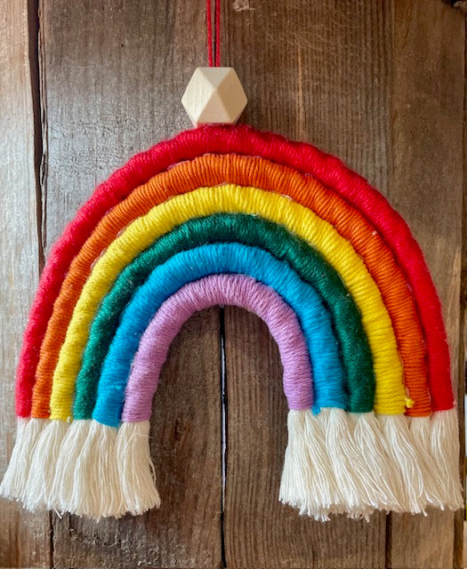 Knots For You - Macramé rainbows