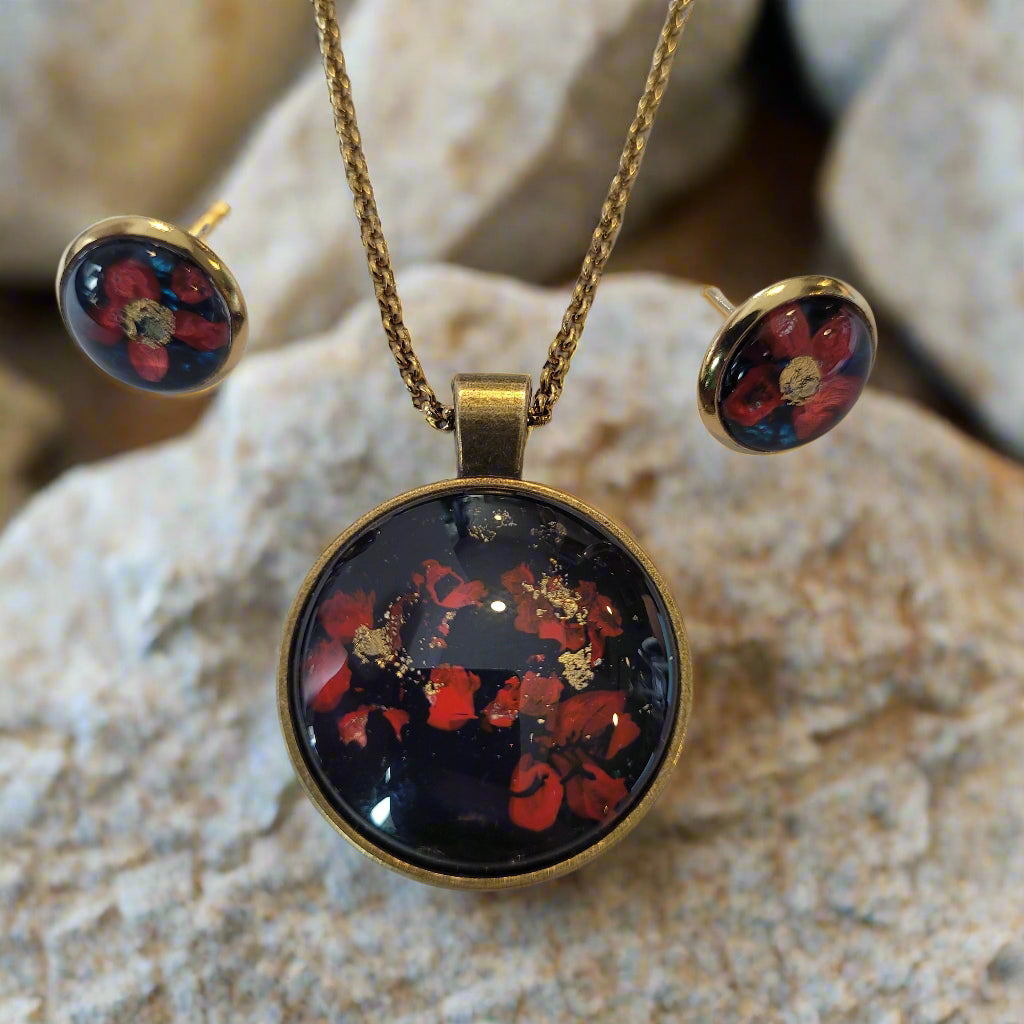 Margaret Rattigan - Glass pendant and earrings set