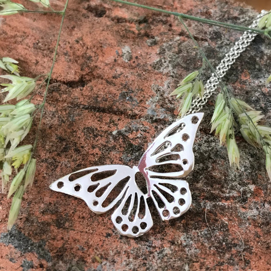 Banshee Silver -Butterfly Féiliecán Pendant