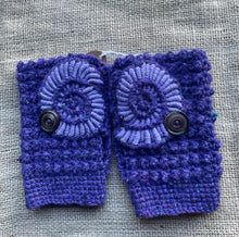 Load image into Gallery viewer, Decorated Fingerless Gloves
